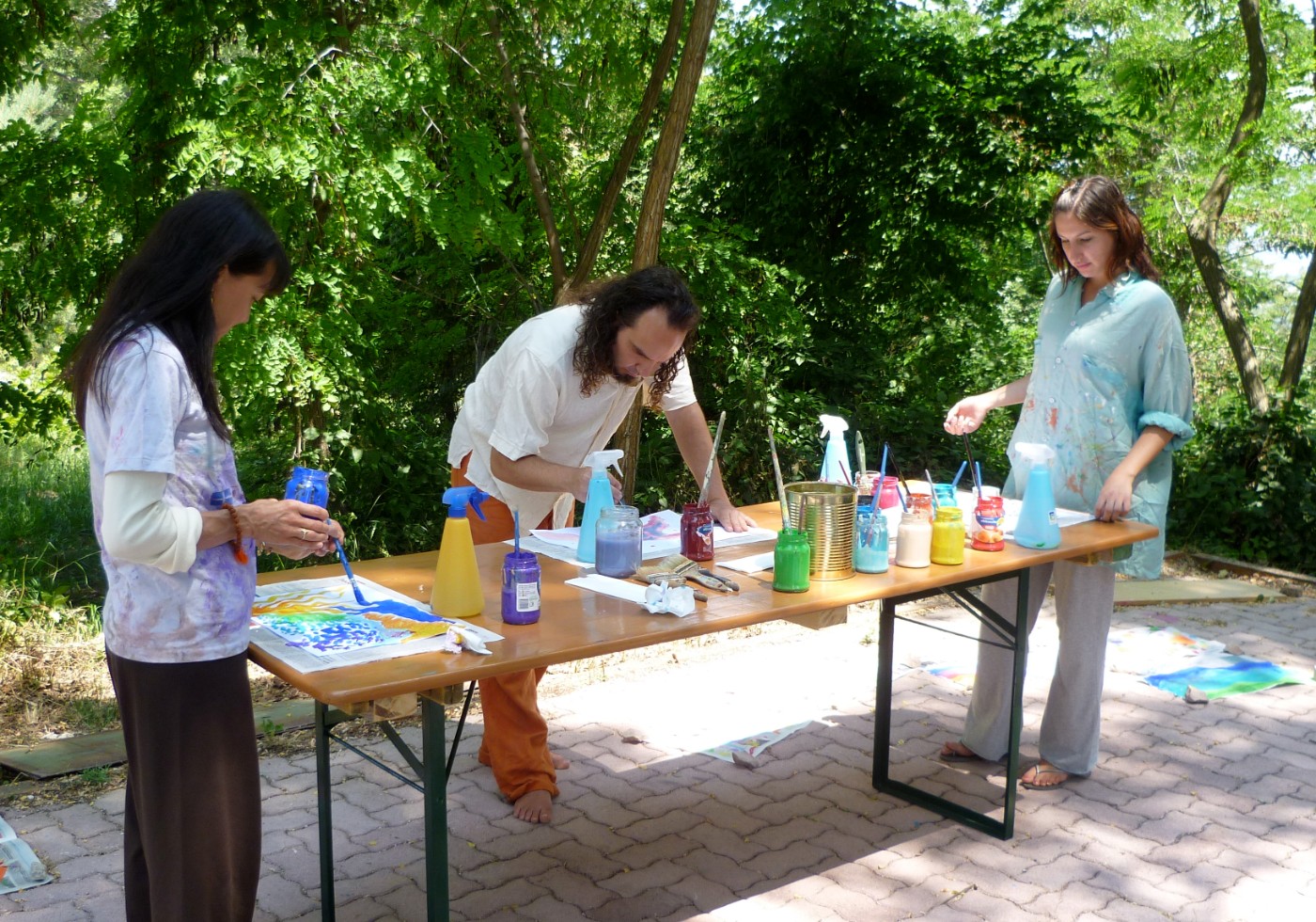 group-painting-outside